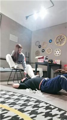 沐沐妖麦昆鞋暴力踢踹虐打 bf47869