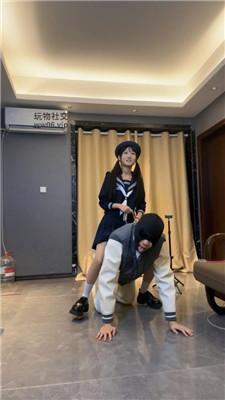 狗哥可爱水手服虐-皮鞋白袜脚跳踩 bf47887