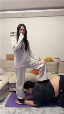 埋汰黑棉袜脚踩虐狗继父 JS241216-16