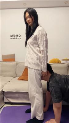 埋汰黑棉袜脚踩虐狗继父 JS241216-16