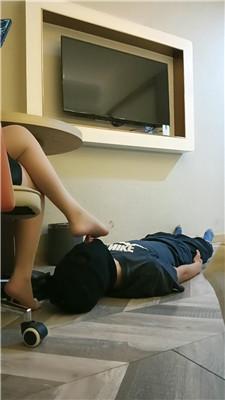 萌宝儿酸臭脚丫捂脸窒息 JS241216-22