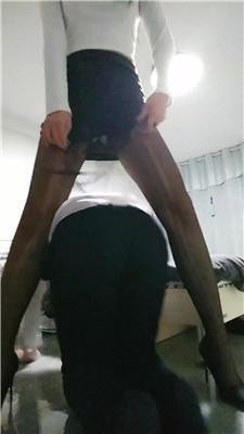 亿姐骑马鞭打/黑丝美腿踢踹 bf48324