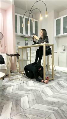 【爱秀套图】【乔伊】捆绑桌底-短靴踩踏/强制闻白袜【双视角版】bf48313