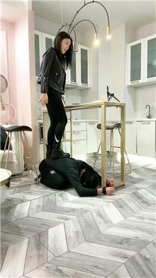 乔伊捆绑桌底-短靴踩踏/强制闻白袜双视角版 bf48313