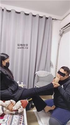 上海汤圆原味白袜脚蹂躏继父奴    241215-6