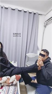 上海汤圆原味白袜脚蹂躏继父奴    241215-6