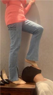 宝娜牛仔裤坐脸窒息/踢裆顶裆/高跟肉丝踩 bf48233