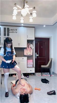 极品幼斯木乃伊捆绑/袜子塞嘴皮鞋白丝踩踏 bf48211