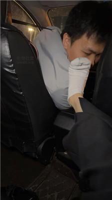【爱秀套图】【不知名】陪酒小妹调-车内皮鞋白袜虐司机奴bf48155