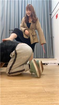 妍琦重度sp/清理脏鞋/全体重踩/抽耳光 JS241212-37