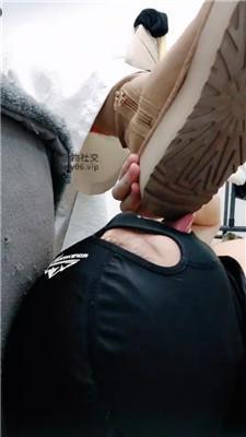 【爱秀套图】【玥野兔】近距离-清理脏鞋底/闻舔白棉袜bf48136