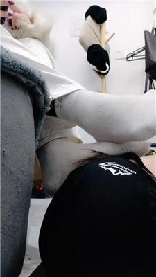 玥野兔近距离-清理脏鞋底/闻舔白棉袜 bf48136