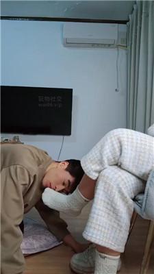 【爱秀套图】【桃桃樱】调奶狗-原味白棉袜裸足狂舔JS241221-18