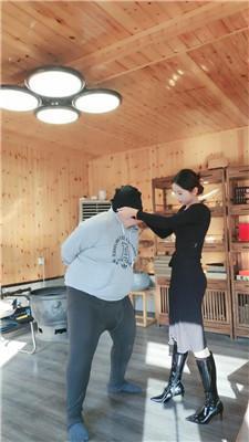 沅芷大人皮靴踢裆280斤狗双视角 bf48537