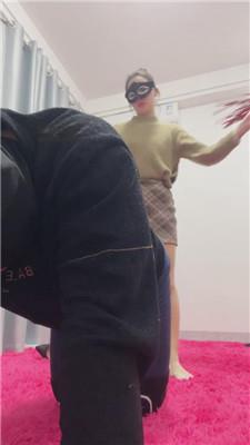 姗姗高跟肉丝踩踏鞭打    241220-4