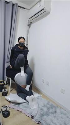 上海汤圆闻着主人的白棉袜发骚    241220-6