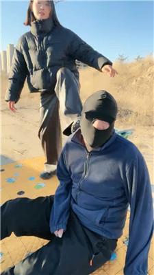 锅盖子户外荒漠处刑偷拍狂 bf48547