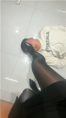 雅妈剧情-老师发现学生恋足秘密 bf48554