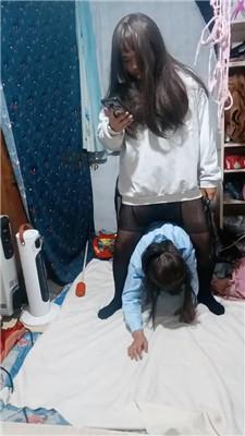 伪娘和人妻喜欢酸臭黑丝脚的变装奴 JS241222-13