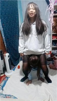 伪娘和人妻喜欢酸臭黑丝脚的变装奴 JS241222-13