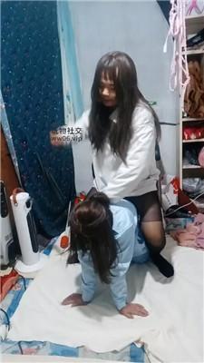 伪娘和人妻喜欢酸臭黑丝脚的变装奴 JS241222-13