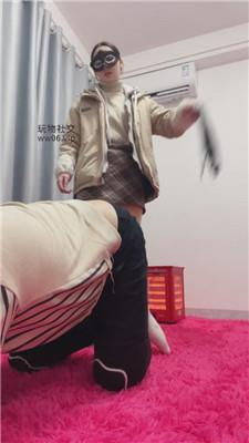 【爱秀套图】【姗姗】面具女王鞭打高跟踩241219-5