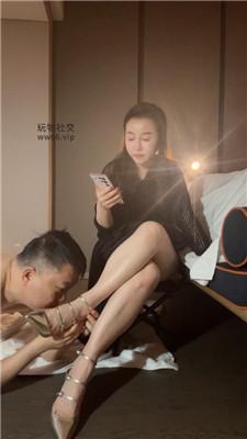 金融女主铆钉高跟凉鞋的臀下奴 JS241221-2