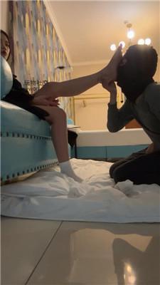 小凤梨闺蜜观看调-舔白袜玉足/袜子塞嘴 JS241221-3