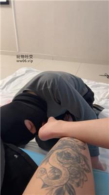 小凤梨闺蜜观看调-舔白袜玉足/袜子塞嘴 JS241221-3