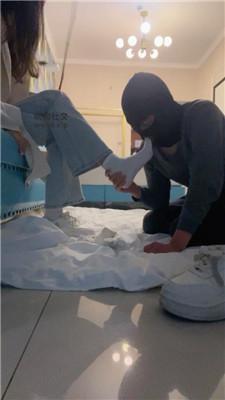 沐沐大大品尝主人的运动鞋玉足 JS241221-4