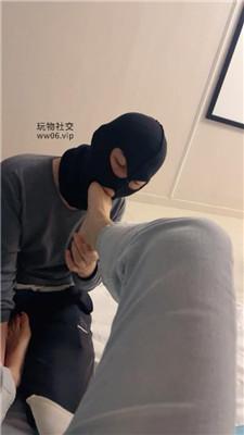 沐沐大大品尝主人的运动鞋玉足 JS241221-4