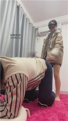 姗姗散鞭狠抽高跟肉丝踩虐    241219-4