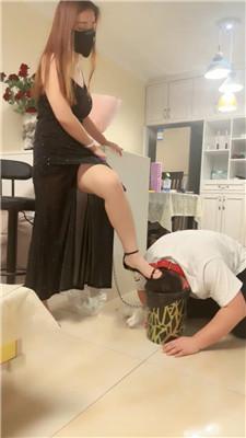 语阳清理YSL高跟/垃圾桶套头/吃厕纸圣水泡面 JS241220-11