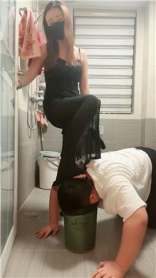 语阳清理YSL高跟/垃圾桶套头/吃厕纸圣水泡面 JS241220-11