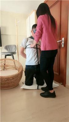 瑞吉娜体育老师被女学生绑着虐 JS250101-2