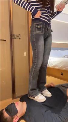 奈奈sama耐克鞋白袜踩踏/狂舔脚趾缝 bf48921