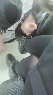 【爱秀套图】【璃茉老师】女仆母畜-清理脏短靴/强制闻鞋窝JS250101-28