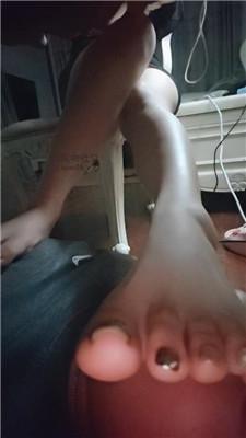 尤野桌底视角-裸足碾压踩狗脸 JS250101-34