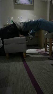 乔伊沉浸式舔闻素人姐姐的运动鞋白袜双视角版JS250101-10