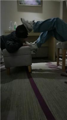 乔伊沉浸式舔闻素人姐姐的运动鞋白袜双视角版JS250101-10