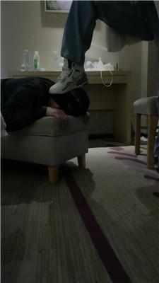 乔伊沉浸式舔闻素人姐姐的运动鞋白袜双视角版JS250101-10