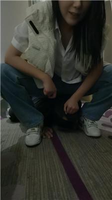 乔伊沉浸式舔闻素人姐姐的运动鞋白袜双视角版JS250101-10