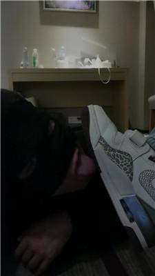 乔伊沉浸式舔闻素人姐姐的运动鞋白袜双视角版JS250101-10