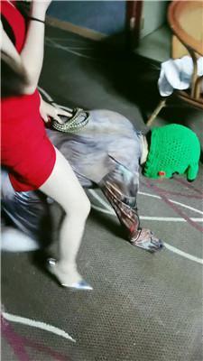 滢滢双S-囚禁狗笼/舔臭脚/鞭打踩踏/转胯狗爬双视角版JS241231-29