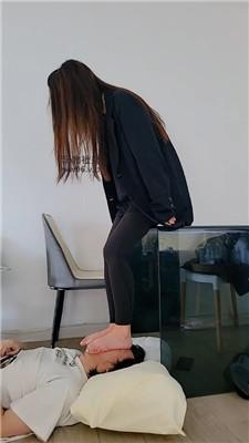 少司命狂舔素人脚丫/脚耳光 JS250101-1