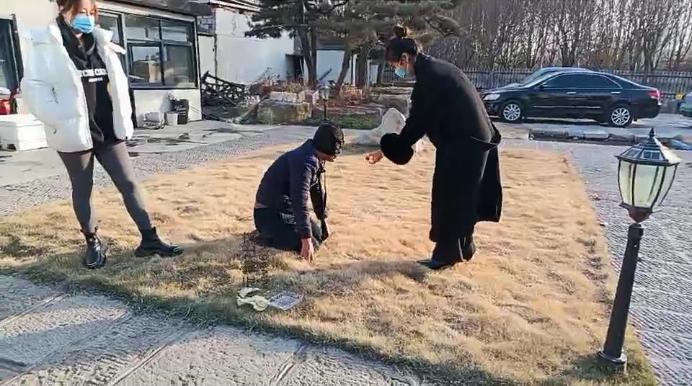 汝野户外遛狗爬行/清理脏鞋子双视角版 JS241230-19