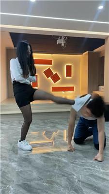 麋鹿银儿制服S爆踹头/踩脸/狠抽耳光浓痰 bf48879