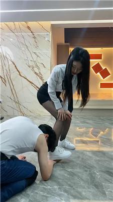 麋鹿银儿制服S爆踹头/踩脸/狠抽耳光浓痰 bf48879