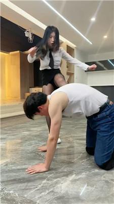 麋鹿银儿制服S爆踹头/踩脸/狠抽耳光浓痰 bf48879