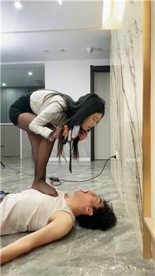 麋鹿银儿制服S爆踹头/踩脸/狠抽耳光浓痰 bf48879